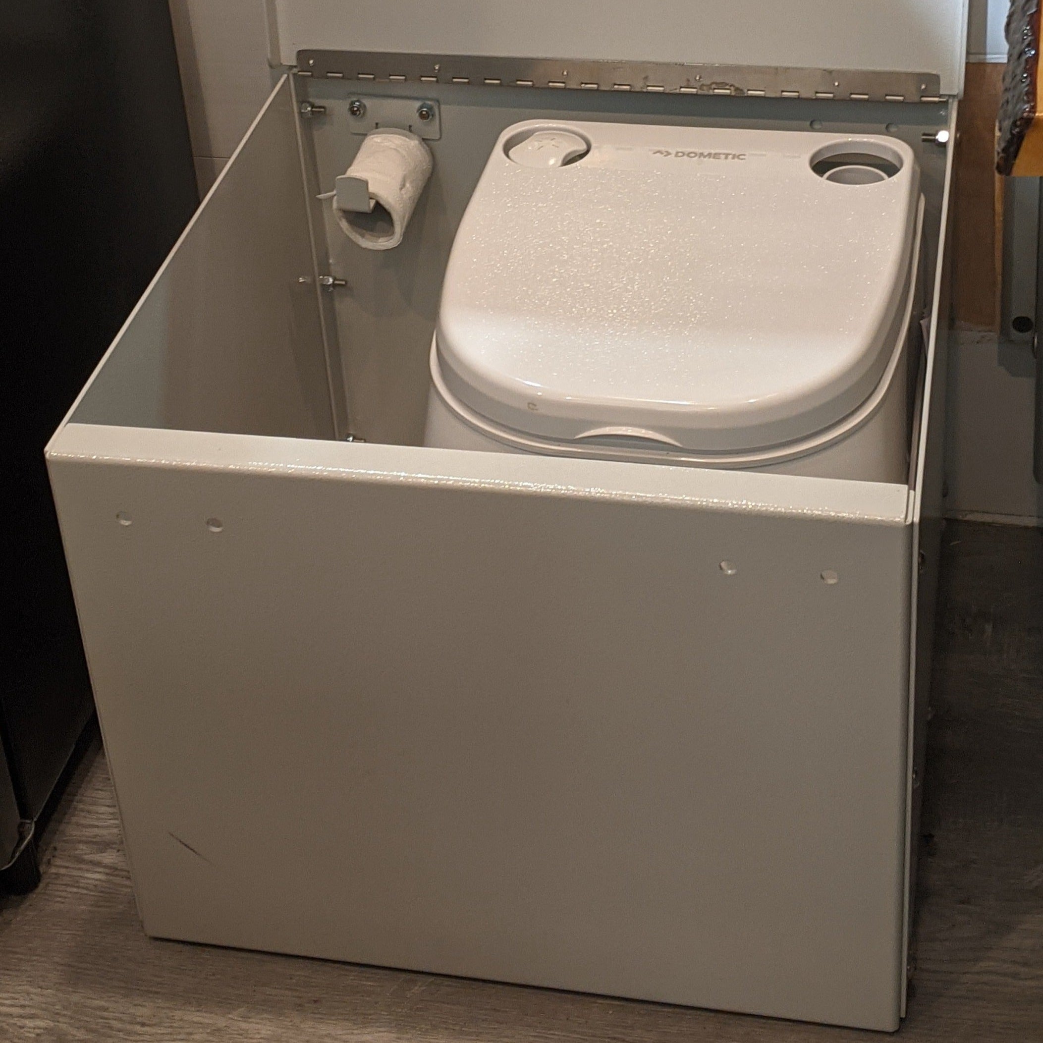 BOX STORAGE OR TOILET CABINET | MEUBLE TOILETTE OU BOITE RANGEMENT